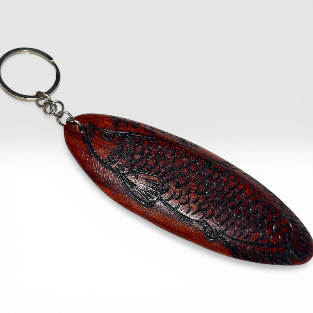 Llavero madera pintado pirarucu