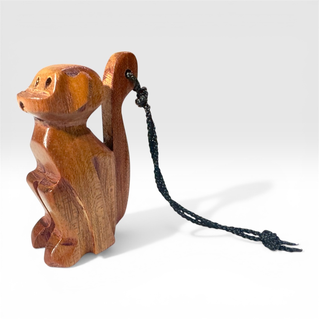 Llavero madera tallado mico